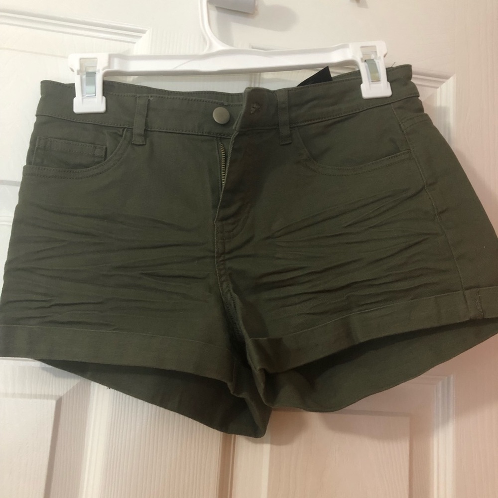olive green h&m shorts